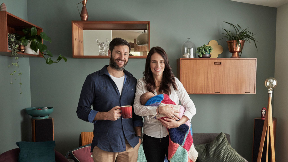 B&agrave; Jacinda Ardern l&agrave; h&igrave;nh mẫu của người phụ nữ hiện đại: vừa đảm nhận trọn vẹn thi&ecirc;n chức l&agrave;m mẹ, vừa chu to&agrave;n c&ocirc;ng việc của một nguy&ecirc;n thủ quốc gia - Ảnh: Sky News