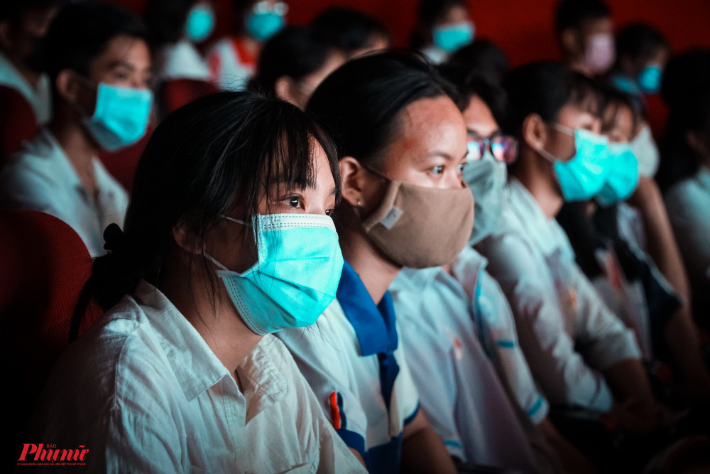 Mỗi t&acirc;n sinh vi&ecirc;n tham gia học bổng n&agrave;y l&agrave; một c&acirc;u chuyện về nghị lực vượt kh&oacute; để t&igrave;m đến đỉnh cao của tri thức v&agrave; l&ograve;ng hiếu thảo rất đ&aacute;ng tr&acirc;n trọng của c&aacute;c bạn đối với ba mẹ của m&igrave;nh.