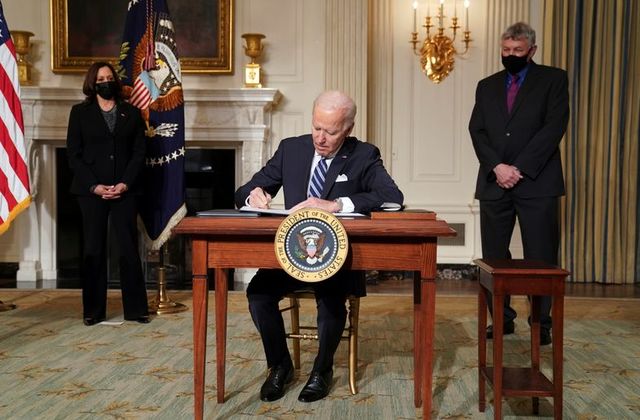 Tổng thống Joe Biden thực hiện c&aacute;c biện ph&aacute;p cứng rắn chống biến đổi kh&iacute; hậu