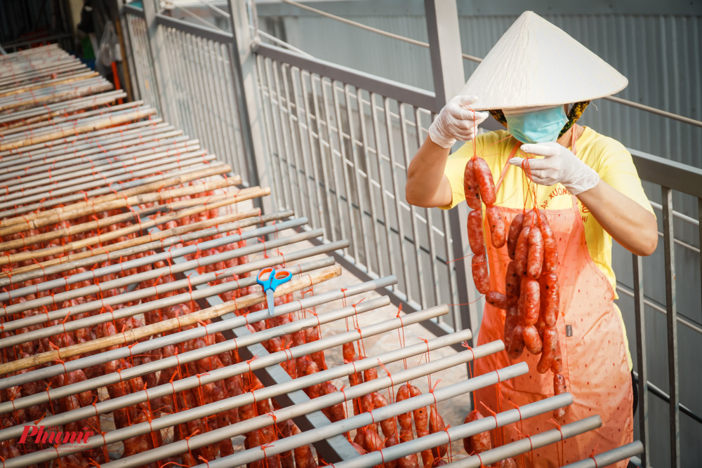 C&aacute;c cơ sở sản xuất đang chạy hết c&ocirc;ng suất để phục vụ kh&aacute;ch h&agrave;ng dịp Tết