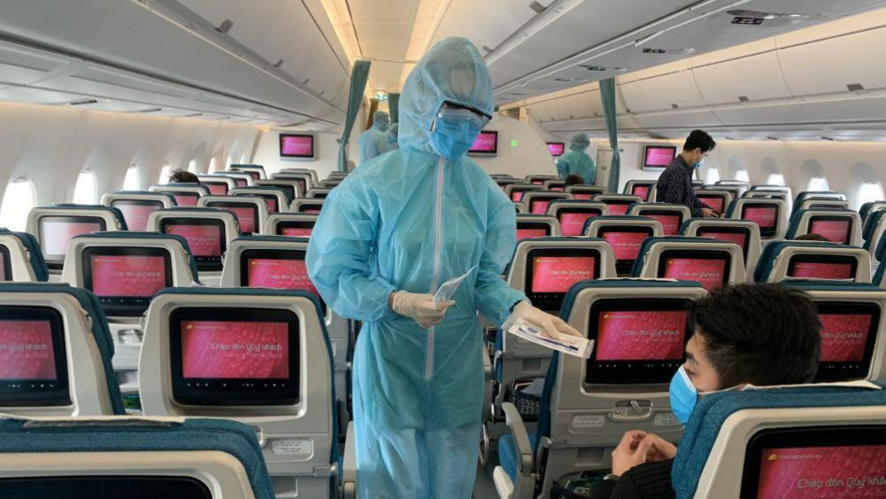Cục h&agrave;ng kh&ocirc;ng Việt Nam đề xuất ưu ti&ecirc;n ti&ecirc;m vắc xin COVID-19 cho nh&oacute;m nh&acirc;n vi&ecirc;n h&agrave;ng kh&ocirc;ng v&igrave; c&oacute; nguy cơ l&acirc;y nhiễm cao (ảnh minh họa)