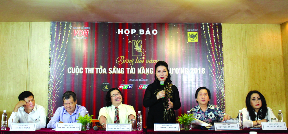 NSND Bạch Tuyết giới thiệu về n&eacute;t đặc sắc của nghệ thuật  cải lương trong chương tr&igrave;nh Trăm năm nguồn cội