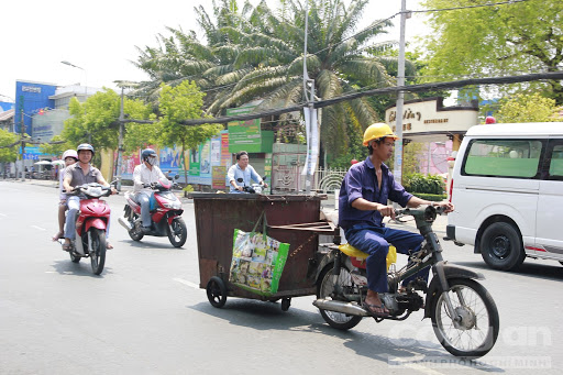 Xe tự chế lưu th&ocirc;ng tr&ecirc;n đường