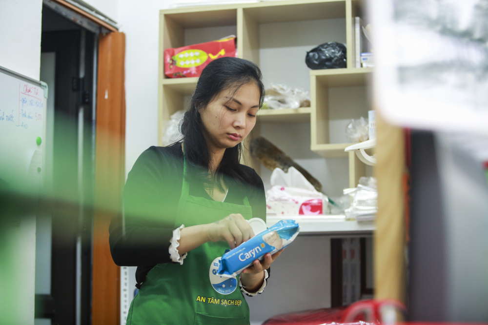 Cửa hàng nhận giặt là mọi loại đồ từ bình dân cho đến cao cấp.