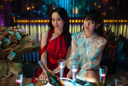 Diễn vi&ecirc;n Tr&uacute;c Anh (tr&aacute;i) v&agrave; Amee tr&ecirc;n phim.