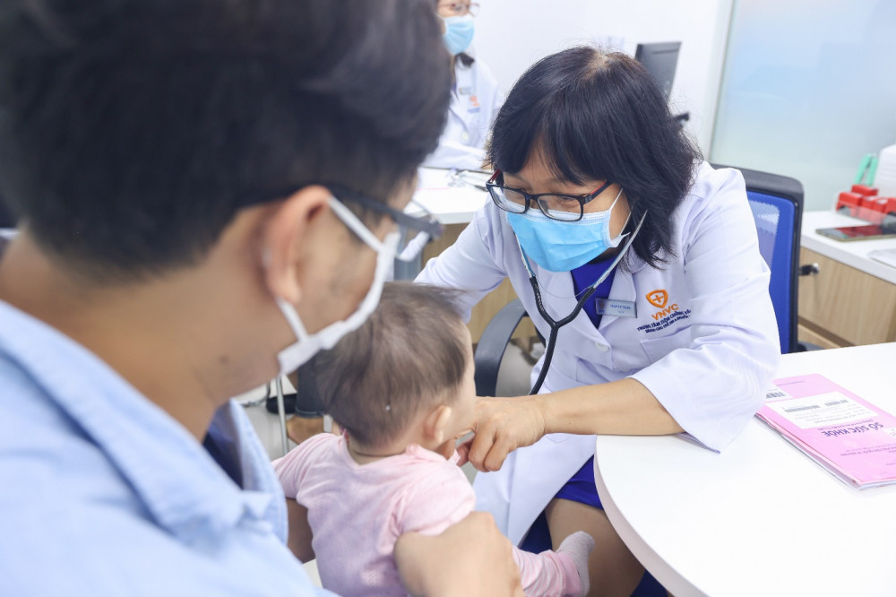 VNVC T&acirc;n Ph&uacute; miễn ph&iacute; kh&aacute;m s&agrave;ng lọc trước ti&ecirc;m chủng cho mọi đối tượng. Ảnh: VNVC
