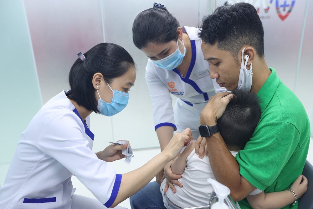VNVC T&acirc;n Ph&uacute; c&oacute; đầy đủ vắc xin cho trẻ em v&agrave; người lớn. Ảnh: VNVC