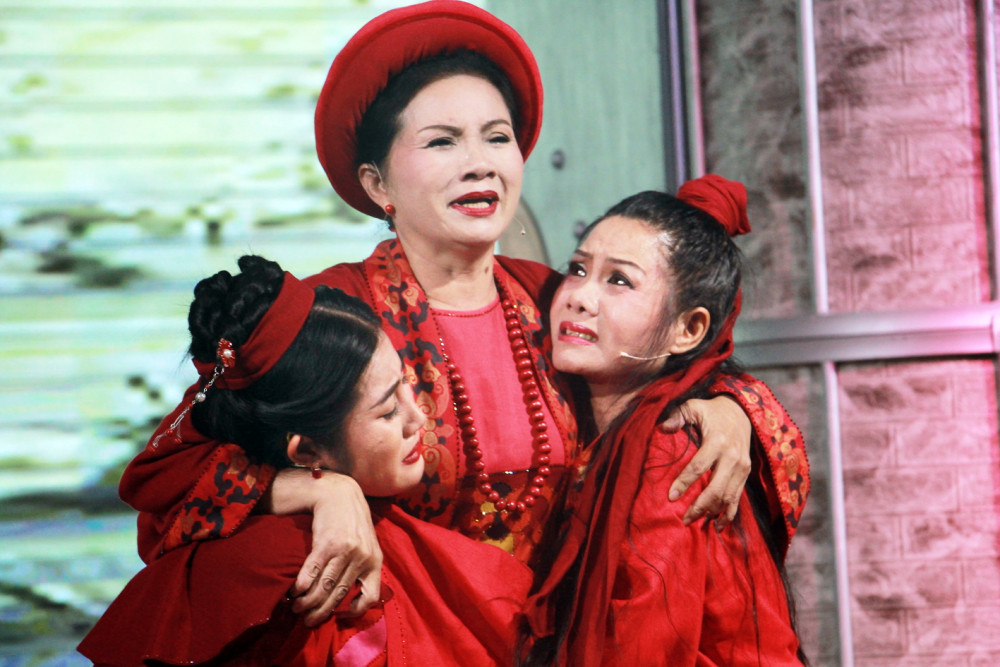 NSND Ho&agrave;ng Yến vai L&yacute; Chi&ecirc;u Ho&agrave;ng trong vở Th&agrave;nh Thăng Long thuở ấy
