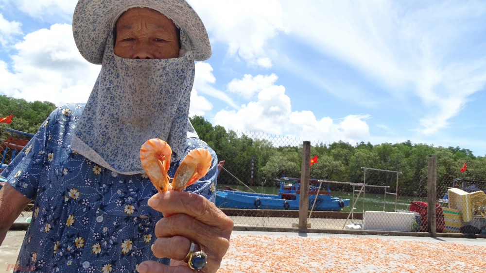 Người d&acirc;n phấn khởi trong ng&agrave;y Thạnh An được c&ocirc;ng nhận l&agrave; x&atilde; đảo. Họ cho biết, đ&atilde; chờ đợi ng&agrave;y n&agrave;y rất l&acirc;u. Hy vọng đ&acirc;y l&agrave; bước ngoặc quan trọng để x&atilde; đảo Thạnh An ph&aacute;t triển.
