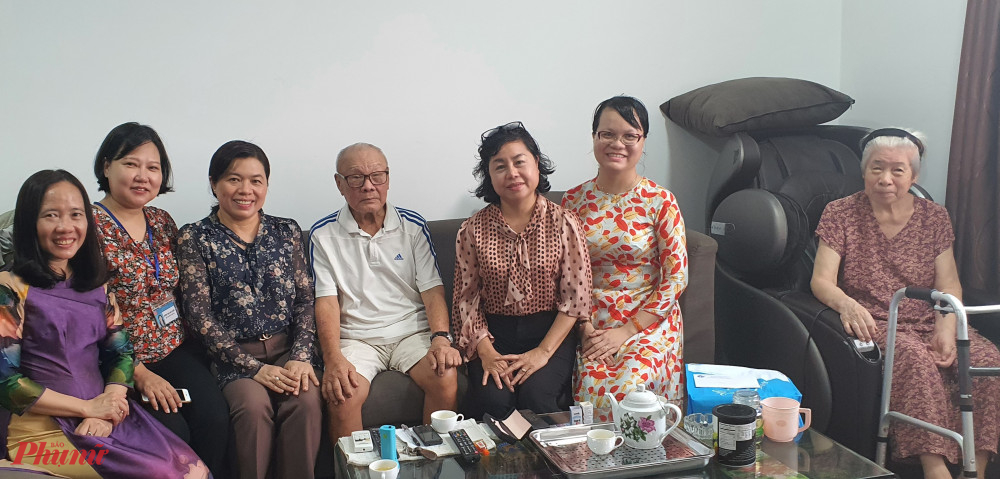 Đo&agrave;n đến tham gia đ&igrave;nh ch&uacute; Phạm Trương l&agrave; l&atilde;o th&agrave;nh c&aacute;ch mạng tại huyện Nh&agrave; B&egrave; 