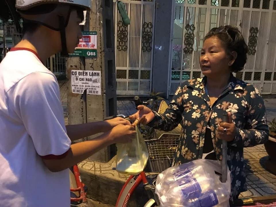 Học sinh được dạy gi&aacute;o dục c&ocirc;ng d&acirc;n bằng những h&agrave;nh động c&oacute; tr&aacute;ch nhiệm