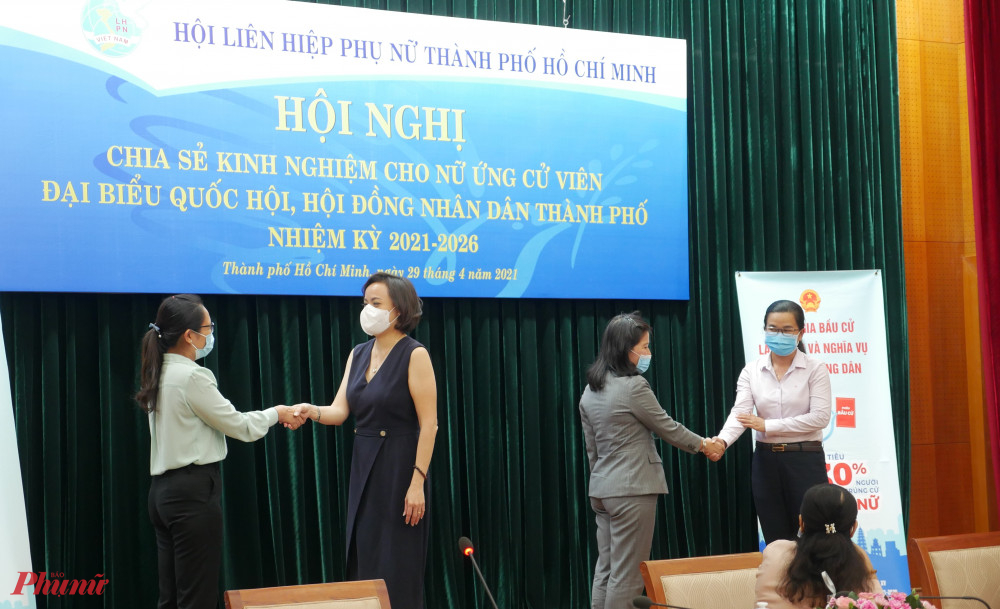Tại hội nghị, c&aacute;c nữ ứng cử vi&ecirc;n được thực h&agrave;nh c&aacute;c kỹ năng giao tiếp, ứng xử, kỹ năng lắng nghe v&agrave; tr&igrave;nh b&agrave;y vấn đề, tiếp nhận th&ocirc;ng tin. 