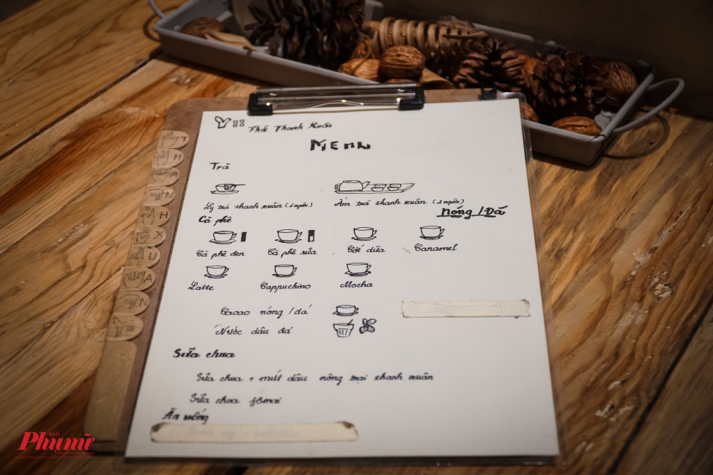 Chiếc Menu đơn giản chỉ l&agrave; những m&oacute;n thức uống v&agrave; kh&ocirc;ng c&oacute; gi&aacute; tiền cho từng loại