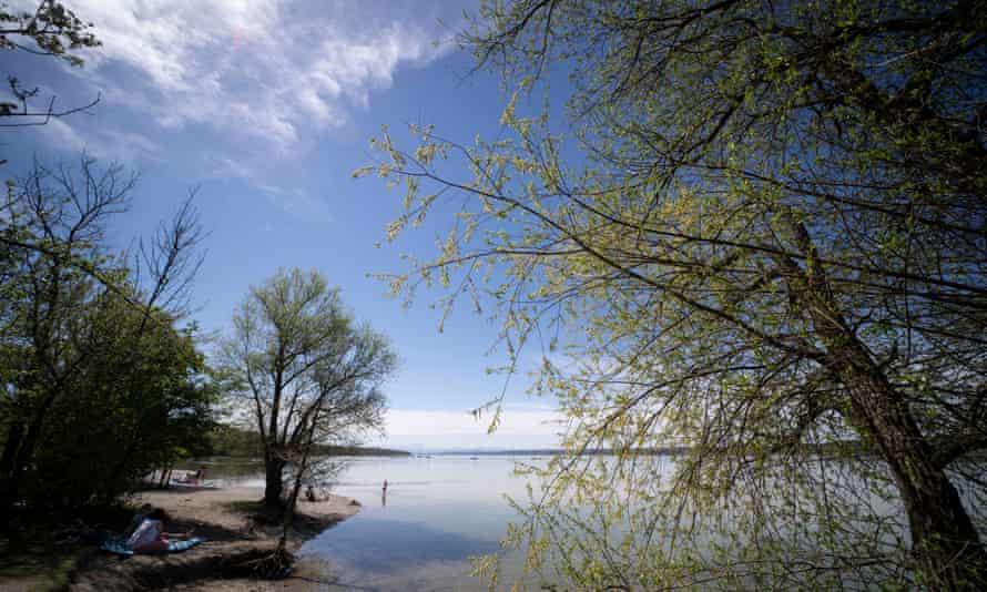 Hồ Ammersee gần Munich, v&ugrave;ng Bavaria, Đức. Sự suy giảm kh&iacute; oxy trong c&aacute;c hồ đ&atilde; tăng tốc từ 3 đến 9 lần trong v&ograve;ng 40 năm qua