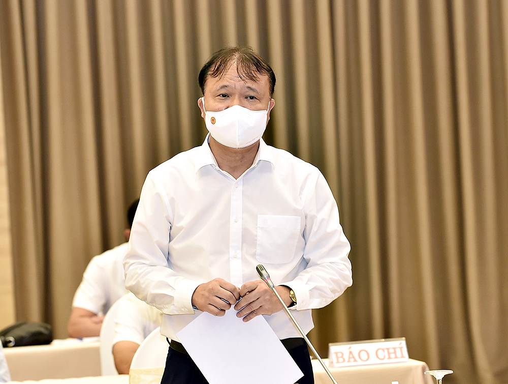 Thứ trưởng Bộ C&ocirc;ng Thương Đỗ Thắng Hải trả lời b&aacute;o ch&iacute; tại họp b&aacute;o.