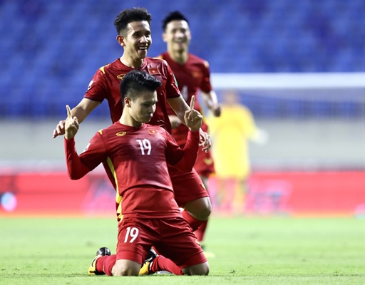 Đội tuyển Việt Nam được thưởng n&oacute;ng 1 tỉ đồng từ Chủ tịch nước sau chiến thắng trước Indonesia.