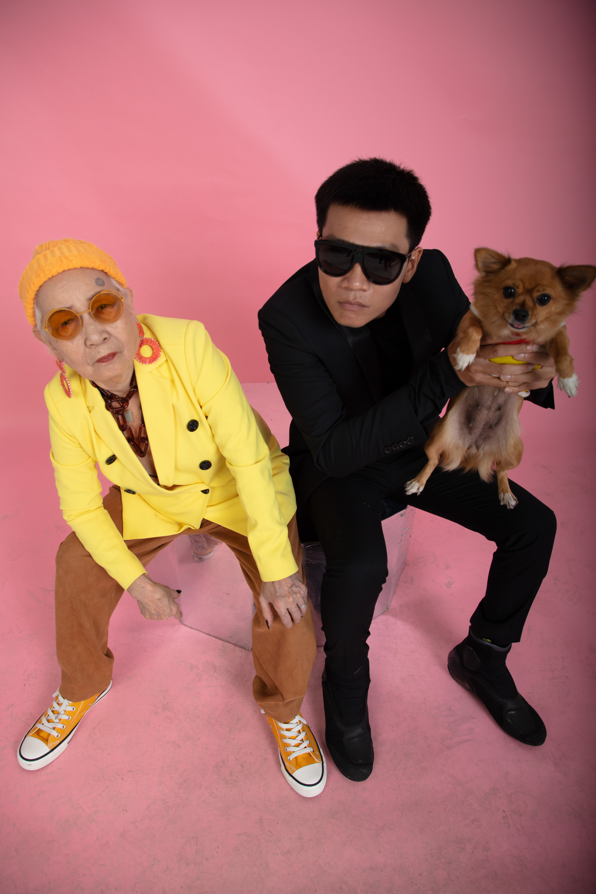 Rapper Wowy n&oacute;i theo lời ngoại kể lại, ng&agrave;y c&ograve;n trẻ, b&agrave; đi xe jeep th&iacute;ch những bộ m&ocirc;n của ph&aacute;i mạnh. Do đ&oacute;, khi c&aacute;c con ch&aacute;u muốn 