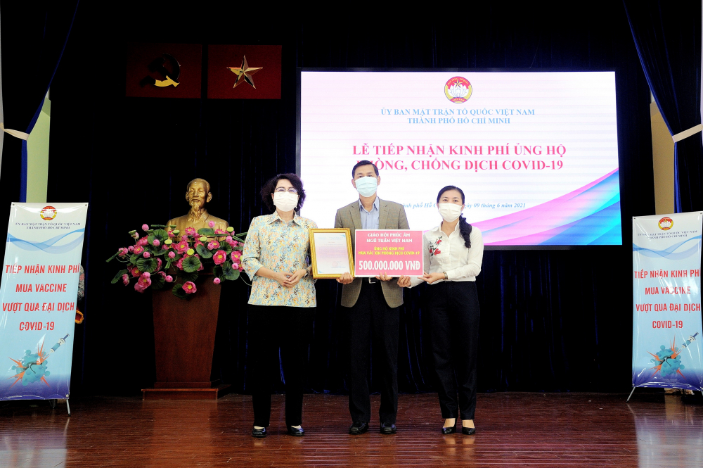 Gi&aacute;o hội Ph&uacute;c &acirc;m ngũ tuần Việt Nam ủng hộ 500 triệu đồng.
