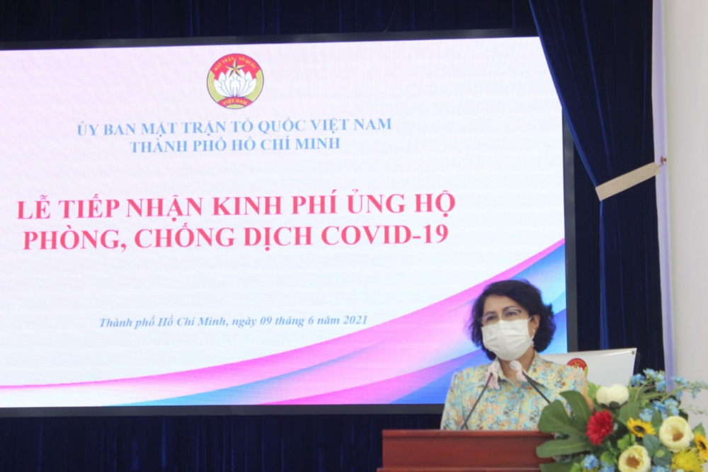 Chủ tịch Ủy ban MTTQ Việt Nam TPHCM T&ocirc; Thị B&iacute;ch Ch&acirc;u cảm ơn c&aacute;c doanh nghiệp, Mạnh Thường Qu&acirc;n, nh&acirc;n d&acirc;n TP đ&atilde; đồng h&agrave;nh c&ugrave;ng ch&iacute;nh quyền trong c&ocirc;ng cuộc ph&ograve;ng, chống dịch COVID-19
