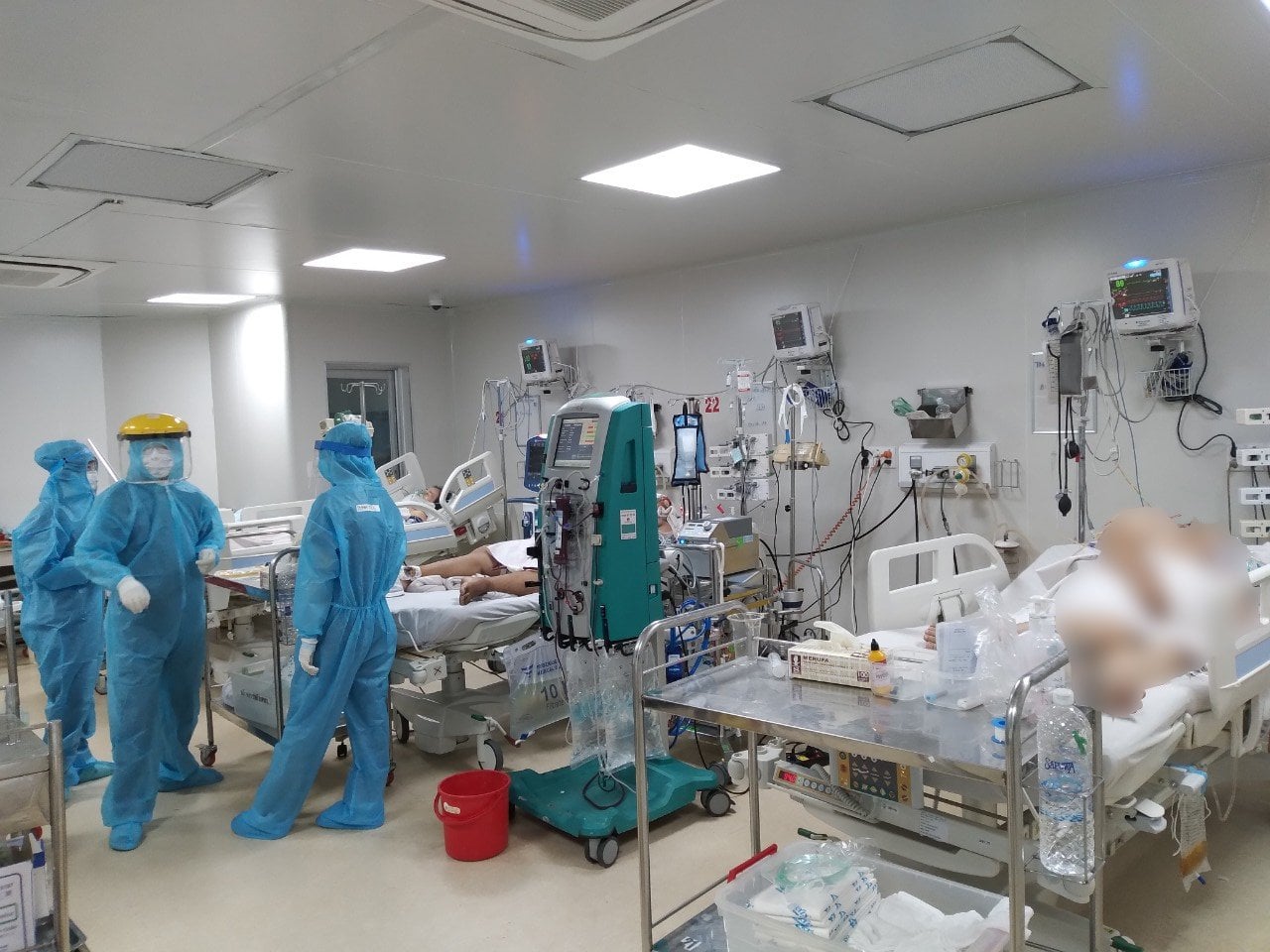 Nh&acirc;n vi&ecirc;n y tế tại BV Bệnh Nhiệt đới TPHCM. 
