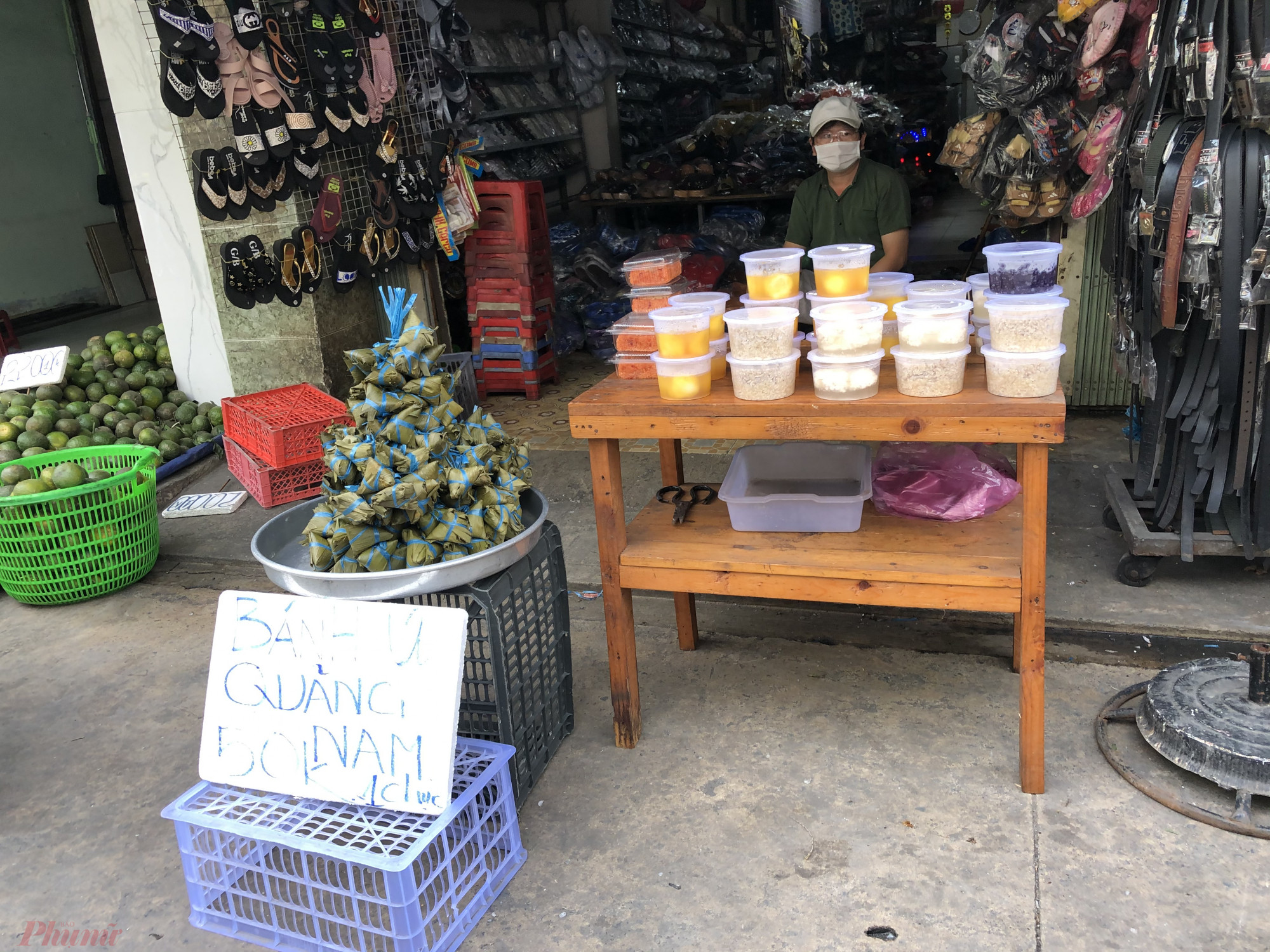 Một số điểm th&igrave; b&aacute;n loại b&aacute;nh &uacute; từ Quảng Ng&atilde;i, c&oacute; gi&aacute; 50.000 chục. 