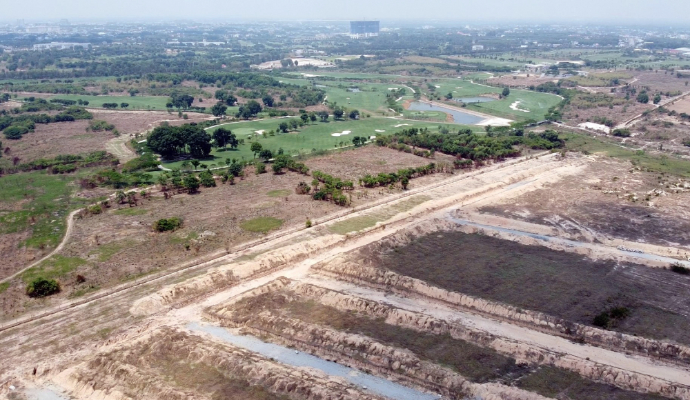 Một khu đất kh&aacute;c, rộng 145ha b&ecirc;n cạnh dự &aacute;n n&agrave;y l&agrave; s&acirc;n golf Harmonie Golf Parkcũng li&ecirc;n quan đến sai phạm của l&atilde;nh đạo tỉnh B&igrave;nh Dương.&nbsp;