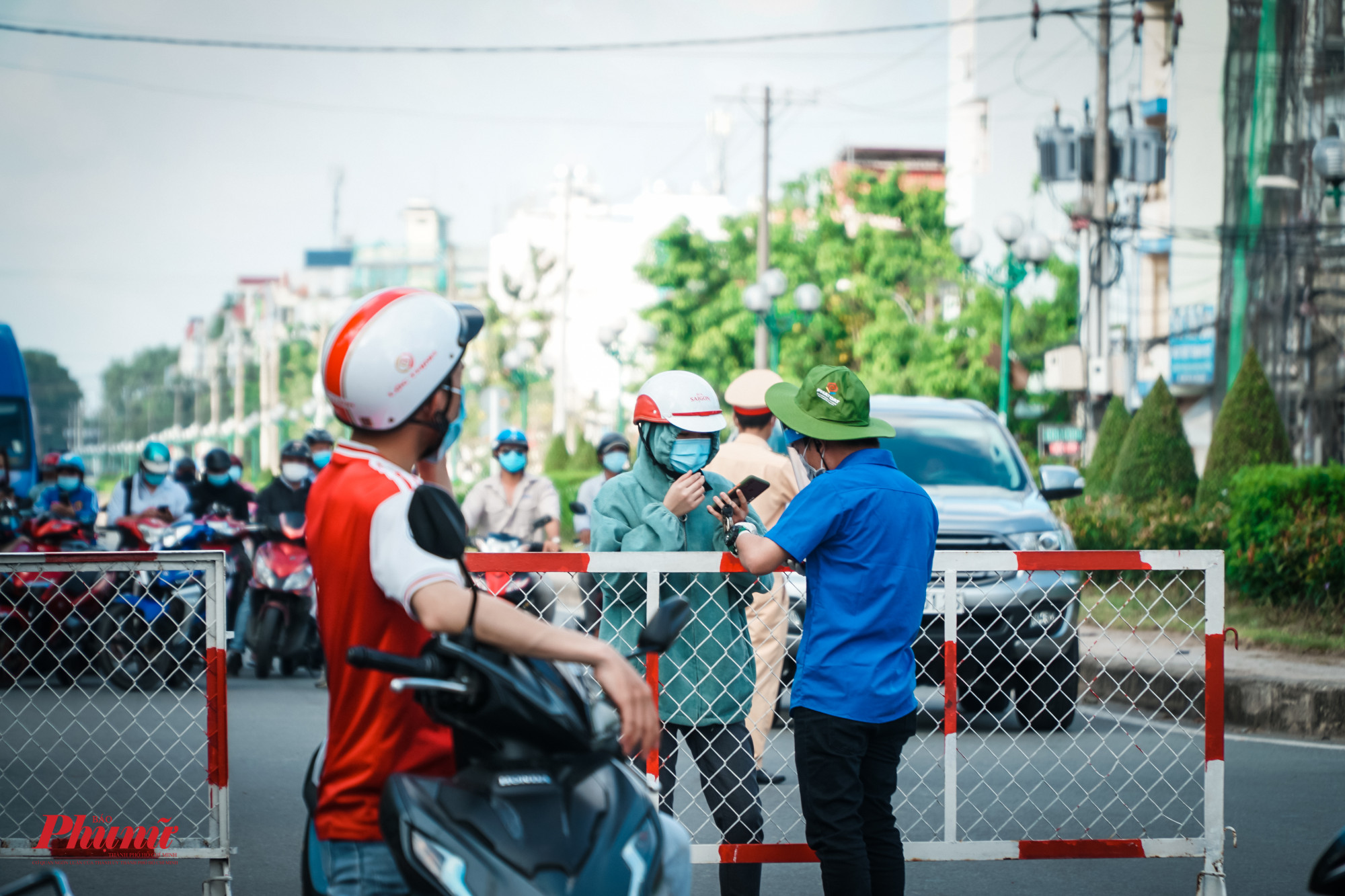 Gi&atilde;n c&aacute;ch x&atilde; hội theo Chỉ thị 16 sẽ được &aacute;p dụng nếu dịch bệnh kh&ocirc;ng được kiểm so&aacute;t. Ảnh: Tam Nguy&ecirc;n