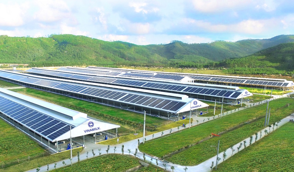 Hệ thống năng lượng mặt trời l&agrave; dấu ch&acirc;n xanh nổi bật trong việc sử dụng năng lượng t&aacute;i tạo v&agrave;o hoạt động sản xuất kinh doanh của Vinamilk