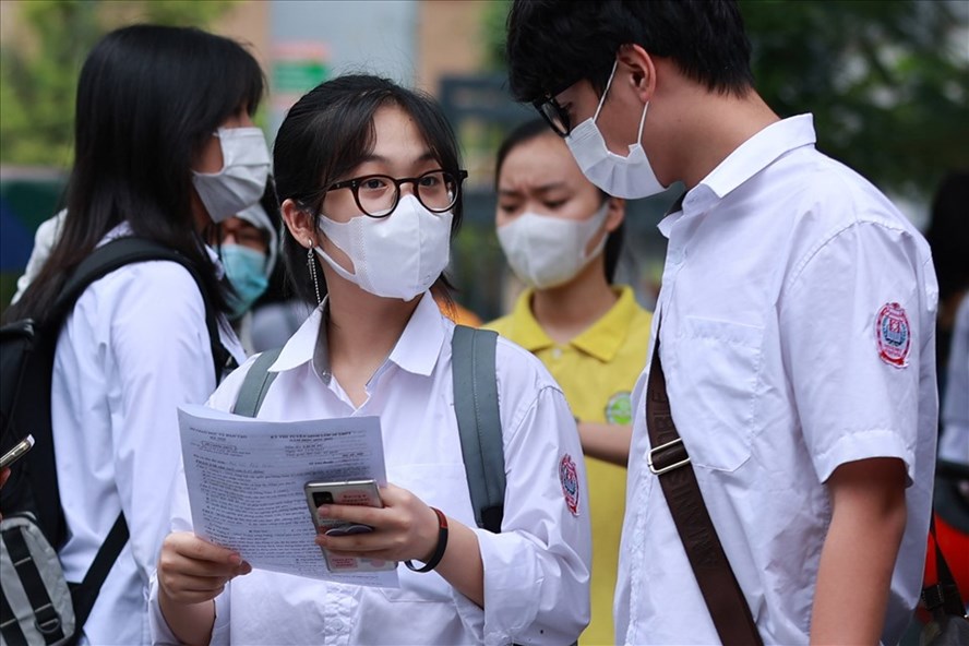 Học sinh H&agrave; Nội đ&atilde; ho&agrave;n th&agrave;nh 2 m&ocirc;n cuối của kỳ thi tuyển sinh v&agrave;o lớp 10 ng&agrave;y 17/6
