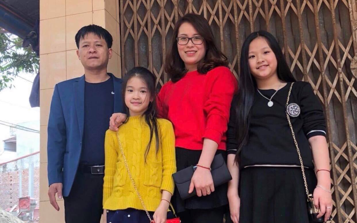 Vợ bận rộn với việc v&aacute;c t&ugrave; v&agrave; h&agrave;ng tổng, chỉ c&oacute; lễ tết gia đ&igrave;nh chị Hoa mới c&oacute; những bức h&igrave;nh c&ugrave;ng nhau (Ảnh nh&acirc;n vật cung cấp)