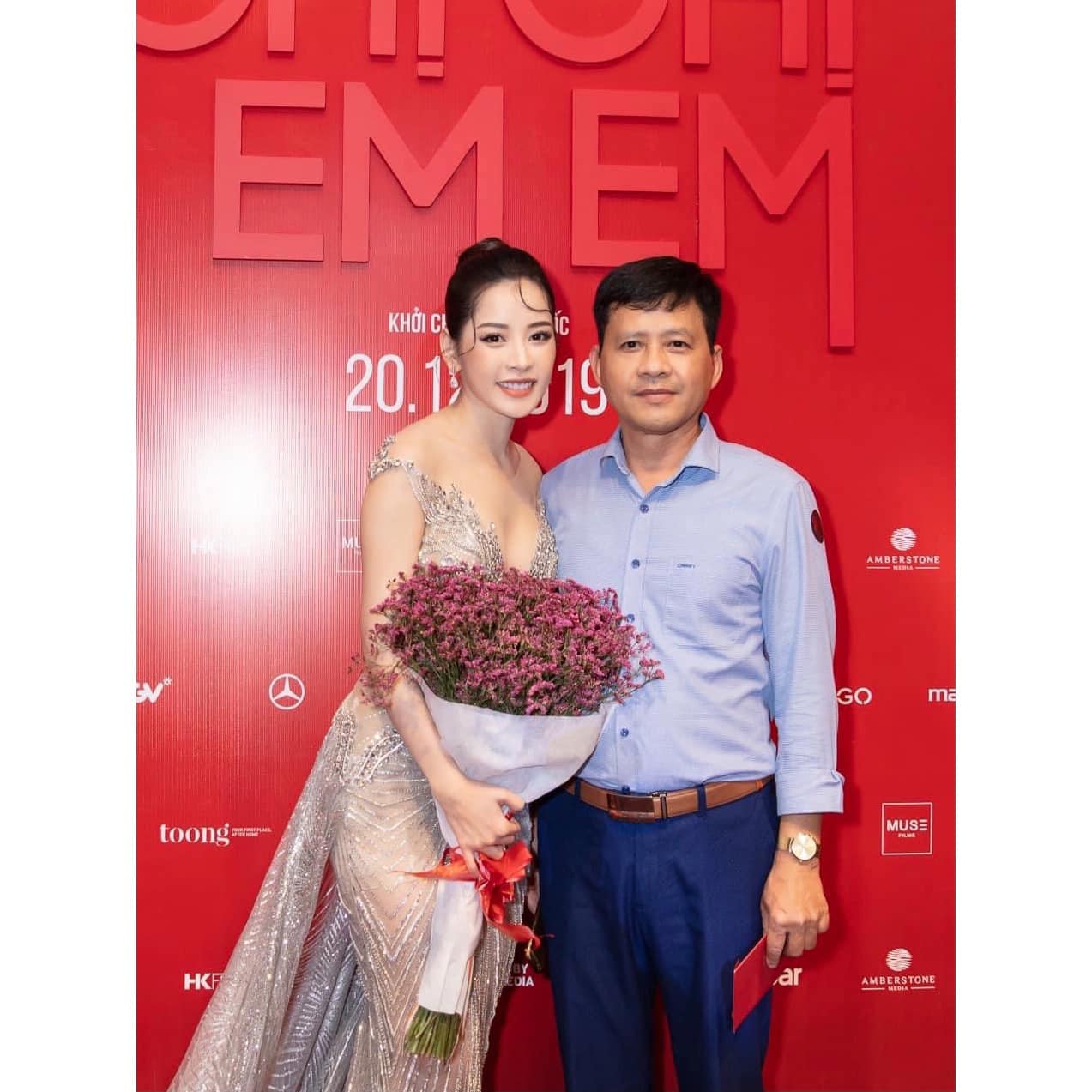 Chi Pu cũng d&agrave;nh lời y&ecirc;u thương ngắn gọn đến người đ&agrave;n &ocirc;ng quan trọng nhất trong cuộc đời. C&ocirc; chỉ n&oacute;i 2 từ: Thương bố. 