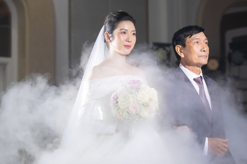 &Aacute; hậu Thu&yacute; V&acirc;n