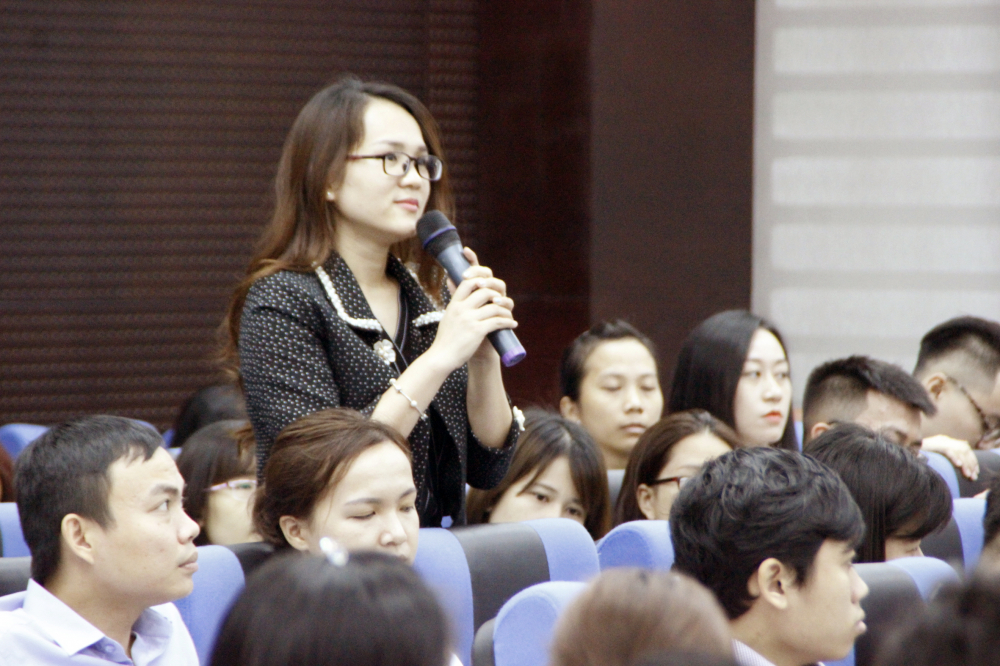 L&atilde;nh đạo UBND TP.Đ&agrave; Nẵng gặp mặt, trao đổi với học vi&ecirc;n trong đề &aacute;n &ldquo;Ph&aacute;t triển nh&acirc;n lực chất lượng cao&rdquo; năm 2018 - ảnh: đ&igrave;nh Dũng