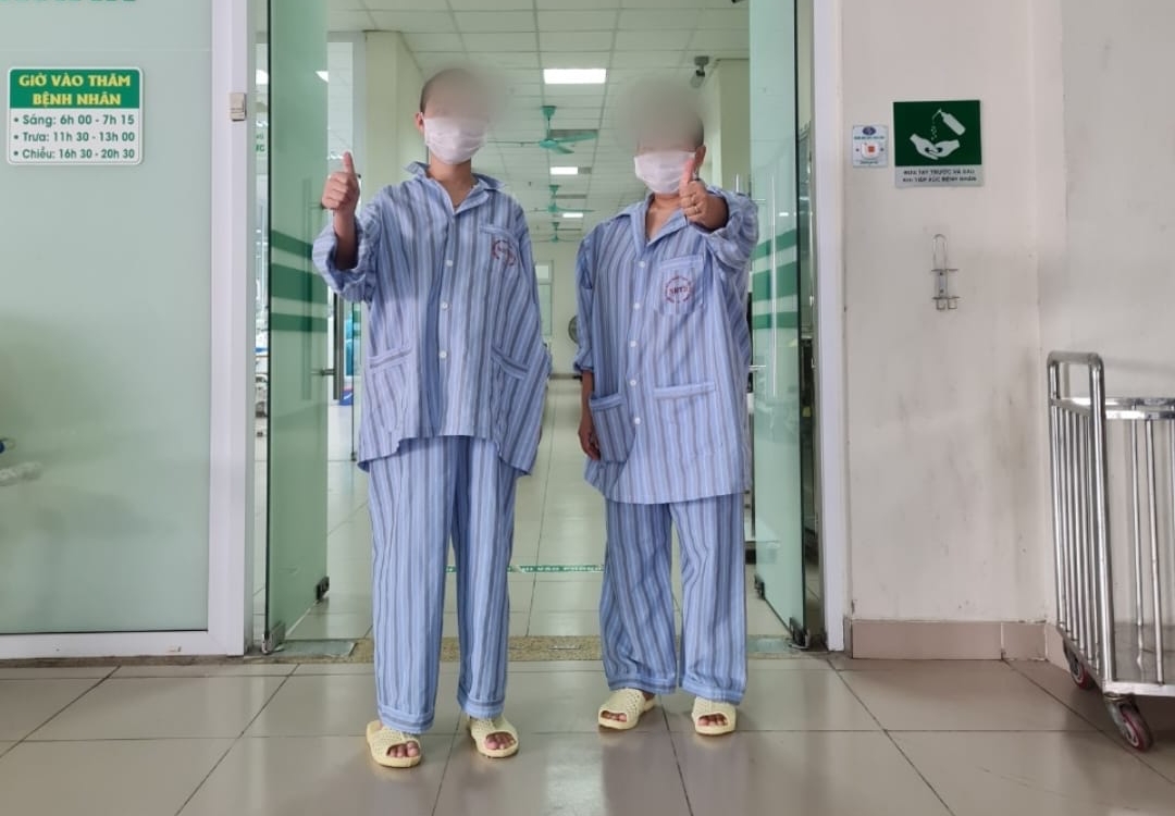 Cả 2 bệnh nh&acirc;n được chuyển đến Khoa Nội Tổng hợp để tiếp tục theo d&otilde;i đến khi đủ điều kiện xuất viện.