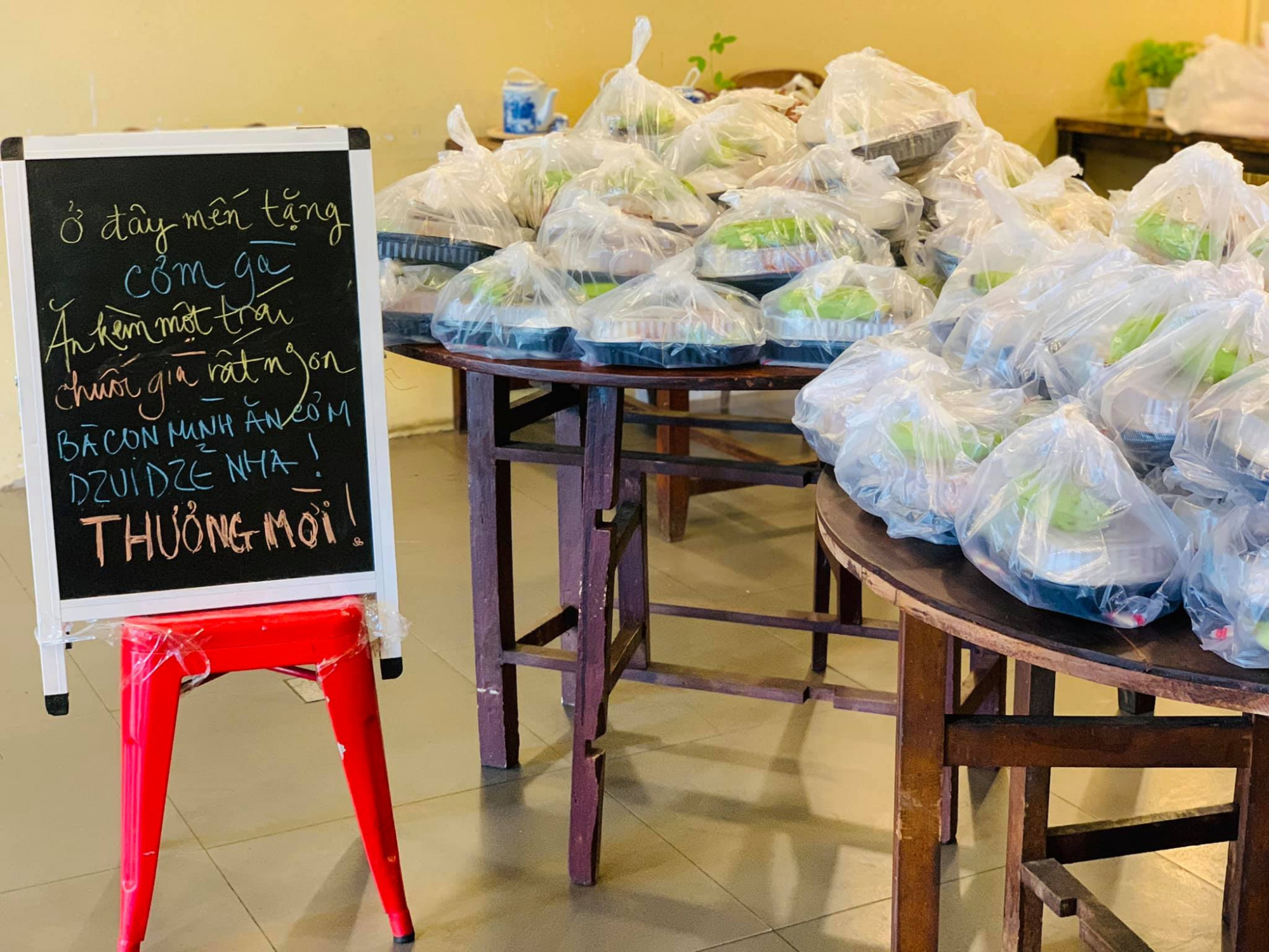 Theo đạo diễn Quang Dũng, người S&agrave;i G&ograve;n thương người cũng c&oacute; l&yacute; do ri&ecirc;ng, kh&ocirc;ng v&ocirc; cớ c&oacute; t&igrave;nh thương như thế.
