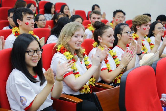 Nhận bằng quốc tế ngay tại &ldquo;s&acirc;n nh&agrave;&rdquo;, mở ra nhiều cơ hội nghề nghiệp cho Gen Z - Ảnh: UEF