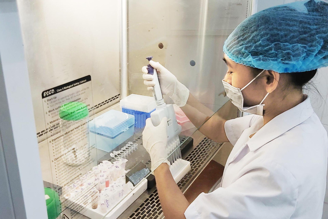 Đội ngũ chuy&ecirc;n gia cao cấp tham gia nghi&ecirc;n cứu, sản xuất bộ kit x&eacute;t nghiệm COVID-19 tại TP.HCM khi dịch mới b&ugrave;ng ph&aacute;t năm 2020 
