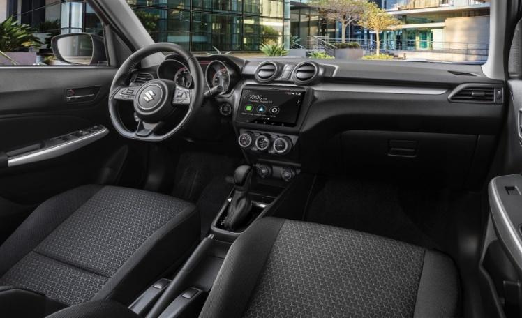 Kh&ocirc;ng gian nội thất đầy cảm hứng của New Swift 2021 với m&agrave;n h&igrave;nh cảm ứng cực lớn l&ecirc;n đến 10 inch    