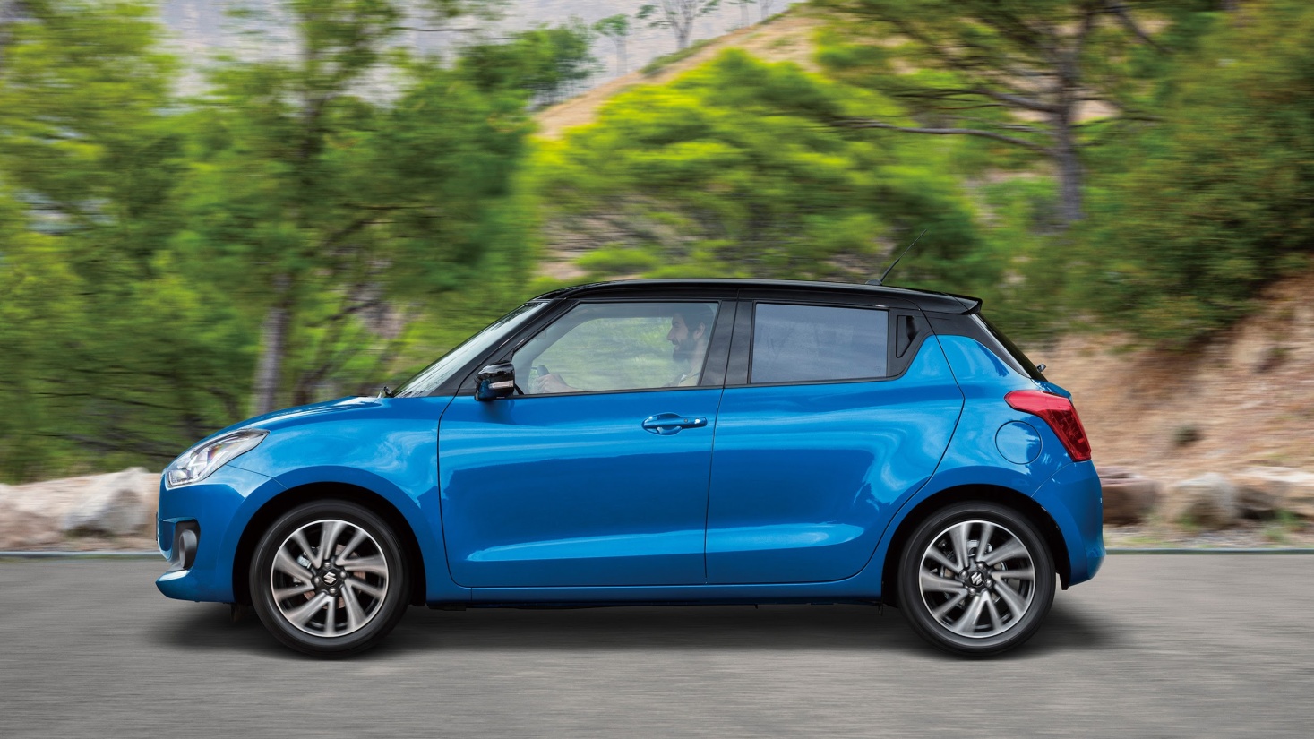 Suzuki Swift l&agrave; một mẫu xe phong c&aacute;ch, thời trang, mang t&iacute;nh biểu tượng tại nhiều si&ecirc;u đ&ocirc; thị năng động