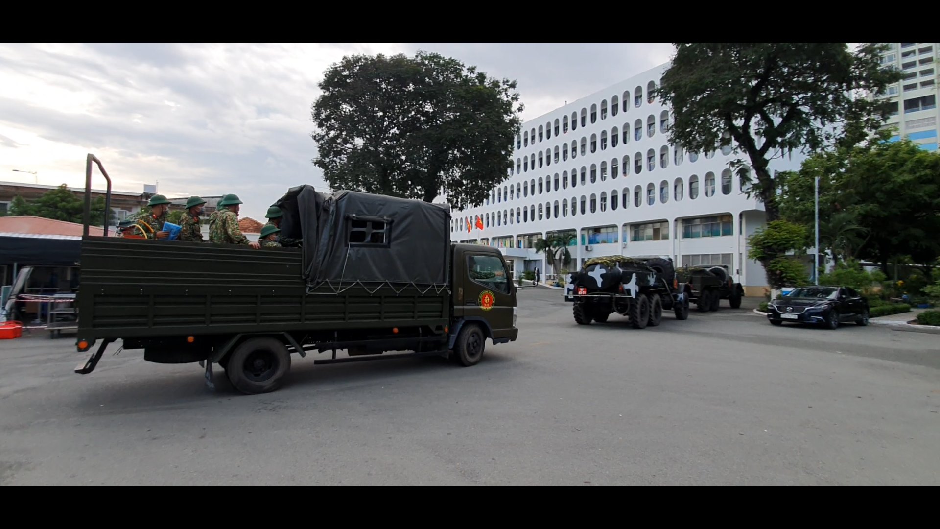 Phun xịt khử khuẩn tại BV Bệnh Nhiệt Đới TPHCM