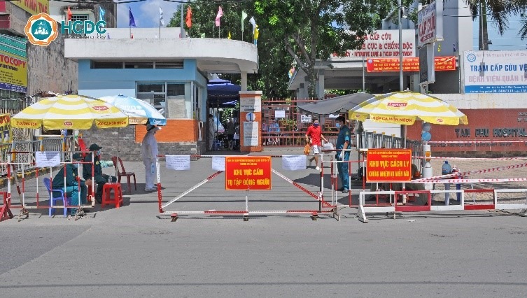 Bệnh viện quận T&acirc;n Ph&uacute; bị phong tỏa