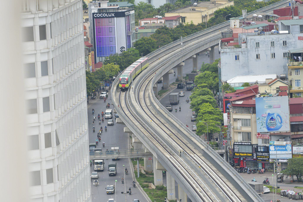Dự &aacute;n đường sắt Nhổn - ga H&agrave; Nội c&oacute; chiều d&agrave;i 12,5km, trong đ&oacute; 8,5km đi tr&ecirc;n cao v&agrave; 4km đi ngầm. Dự kiến đoạn tr&ecirc;n cao sẽ được đưa v&agrave;o khai th&aacute;c v&agrave;o cuối năm 2021.