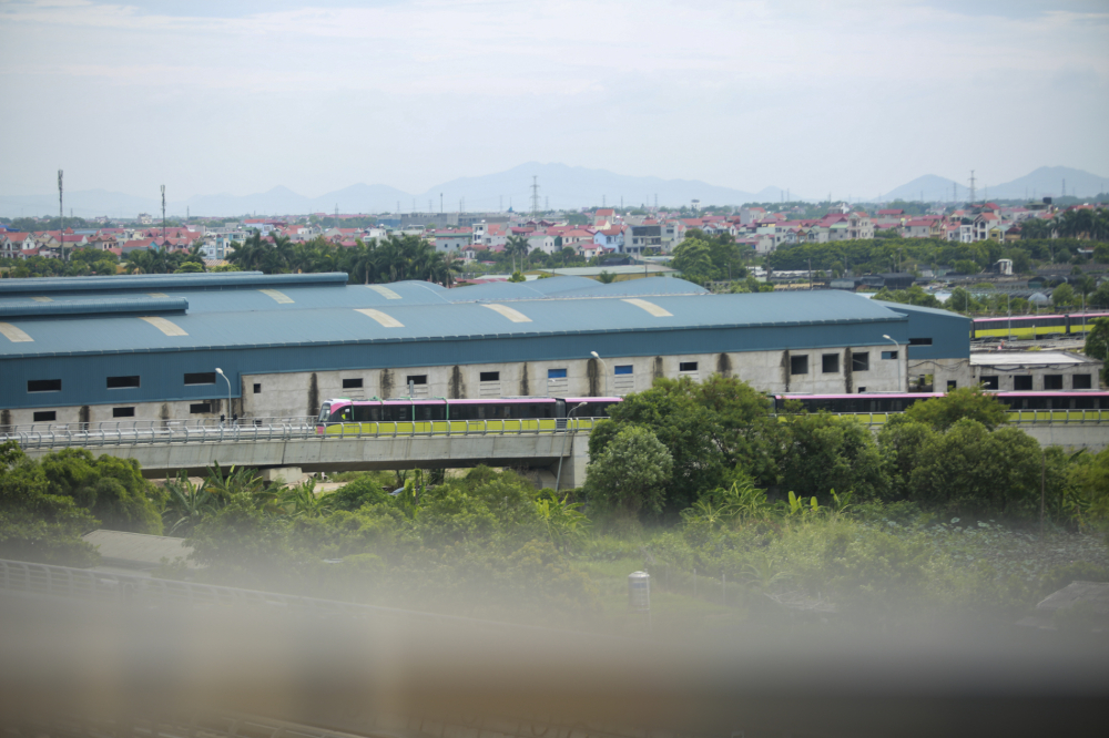 Đo&agrave;n t&agrave;u của tuyến metro Nhổn-ga H&agrave; Nội vận h&agrave;nh thử li&ecirc;n động trong s&aacute;ng 1/7/2021.