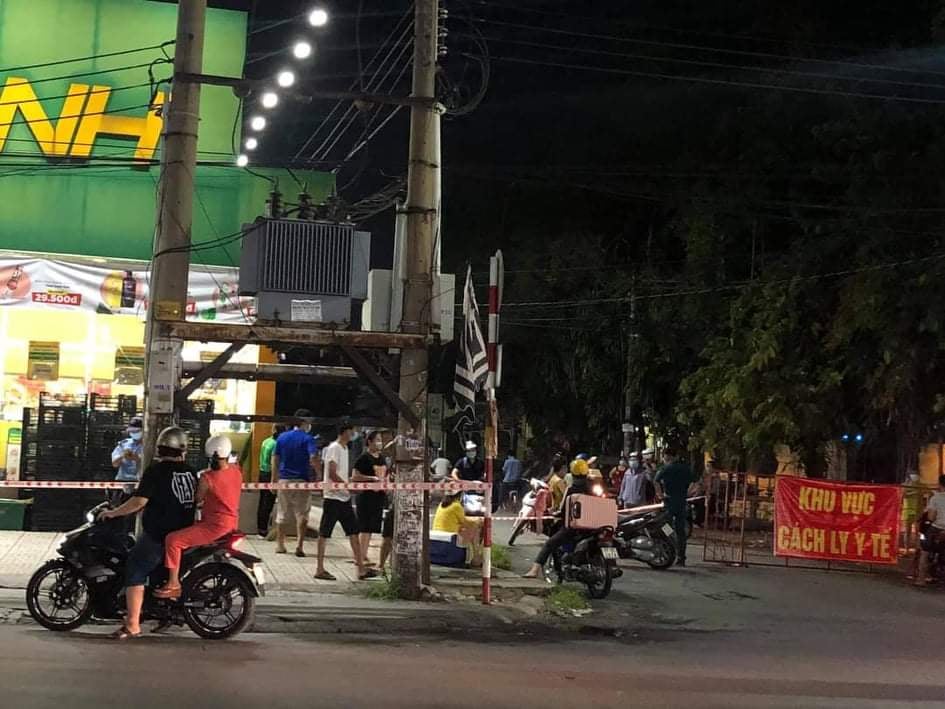Khu phố Nhị Đồng 1, phường Dĩ An, TP. Dĩ An với gần 13.000 nh&acirc;n khẩu bị phong toả