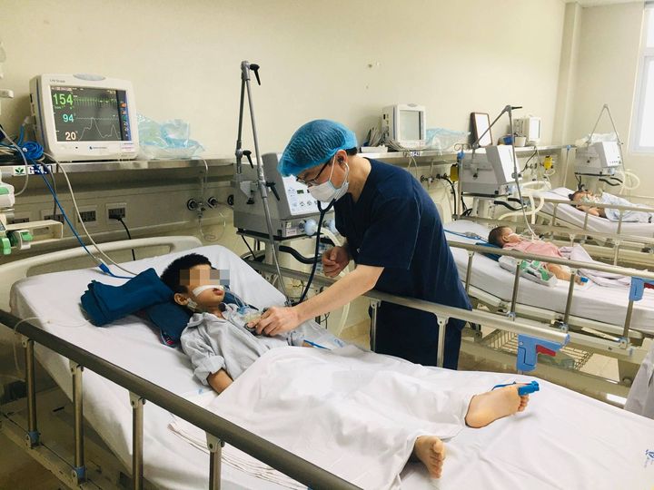 70% trẻ bị vi&ecirc;m n&atilde;o tại Bệnh viện Nhi Trung ương chịu di chứng nặng nề