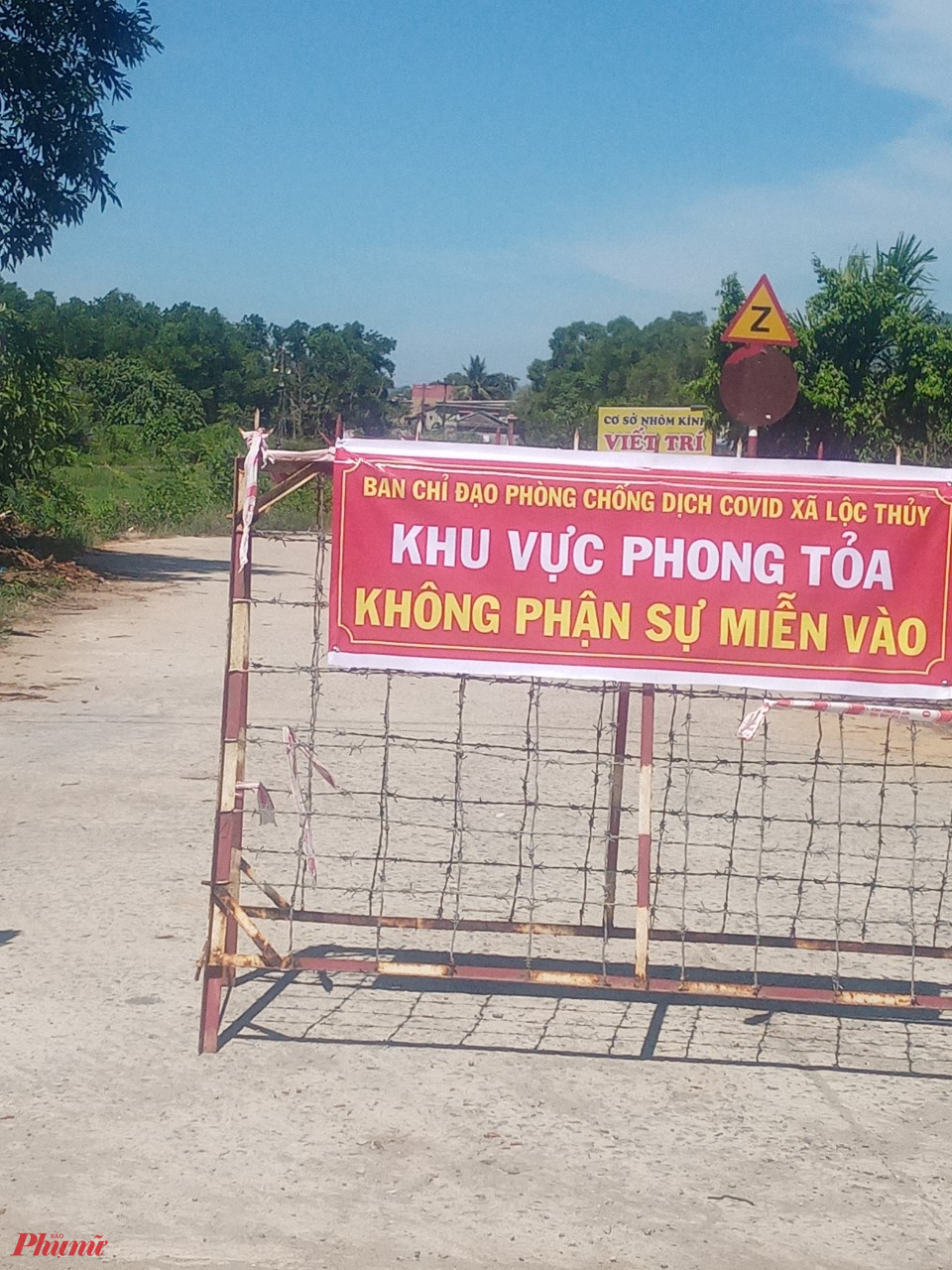 Khu vực qua th&ocirc;n Phước Hưng x&atilde; L&ocirc;c Thủy đ&atilde; được phong tỏa