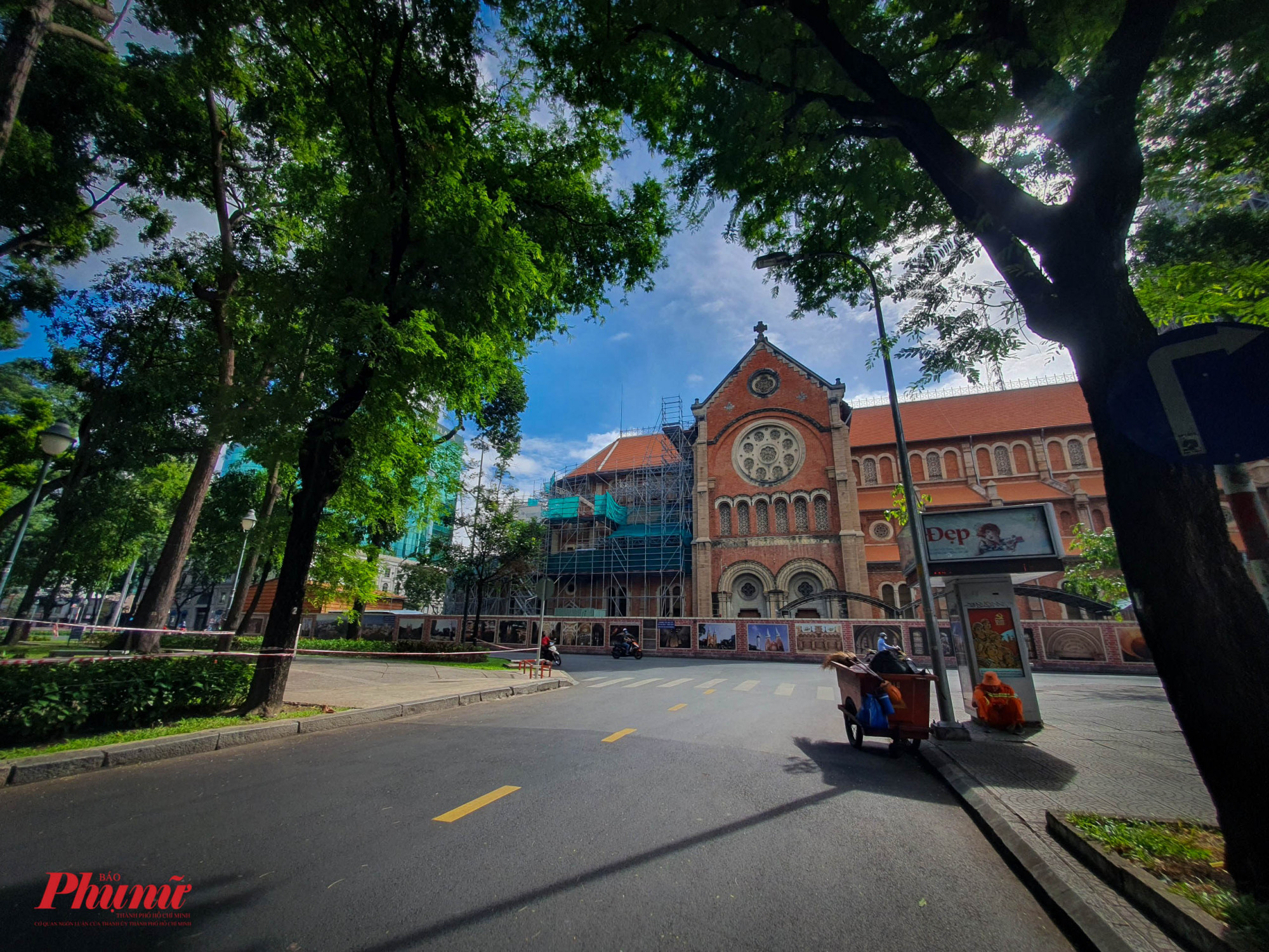 Khu vực nh&agrave; thờ Đức B&agrave; s&aacute;ng 9/7. Ảnh: Tam Nguy&ecirc;n
