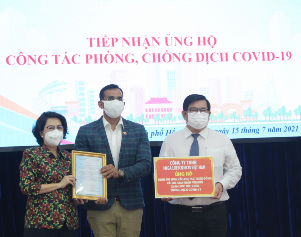 C&ocirc;ng ty TNHH Mega Lifesciences Việt Nam ủng hộ kinh ph&iacute; mua vắc xin v&agrave; h&agrave;ng h&oacute;a ph&ograve;ng, chống dịch.