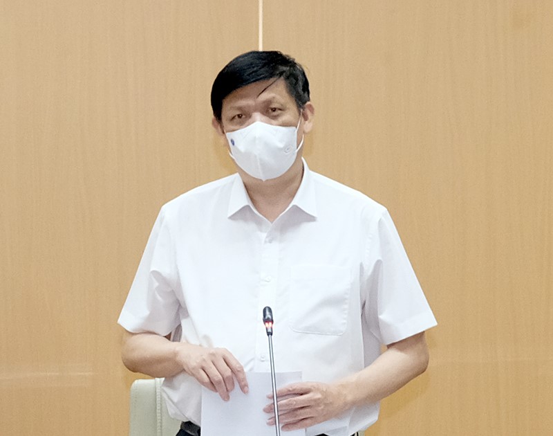 Bộ trưởng Bộ Y tế cam kết kh&ocirc;ng để nh&acirc;n vi&ecirc;n y tế thiếu đồ bảo hộ v&agrave; 