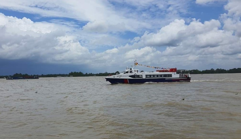 Khoảng 20 tấn rau củ quả đầu ti&ecirc;n tr&ecirc;n t&agrave;u cao tốc đ&atilde; ch&iacute;nh thức xuất bến từ miền T&acirc;y l&ecirc;n đường đến TPHCM